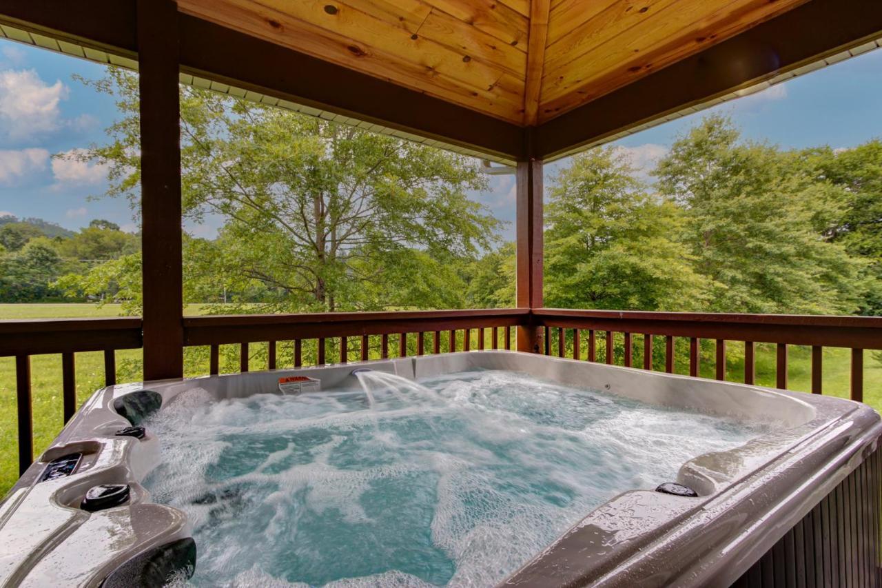 3 Master Bedrooms - Sleeps 10 - Location - Game Room - Hot Tub Pigeon Forge Exterior foto