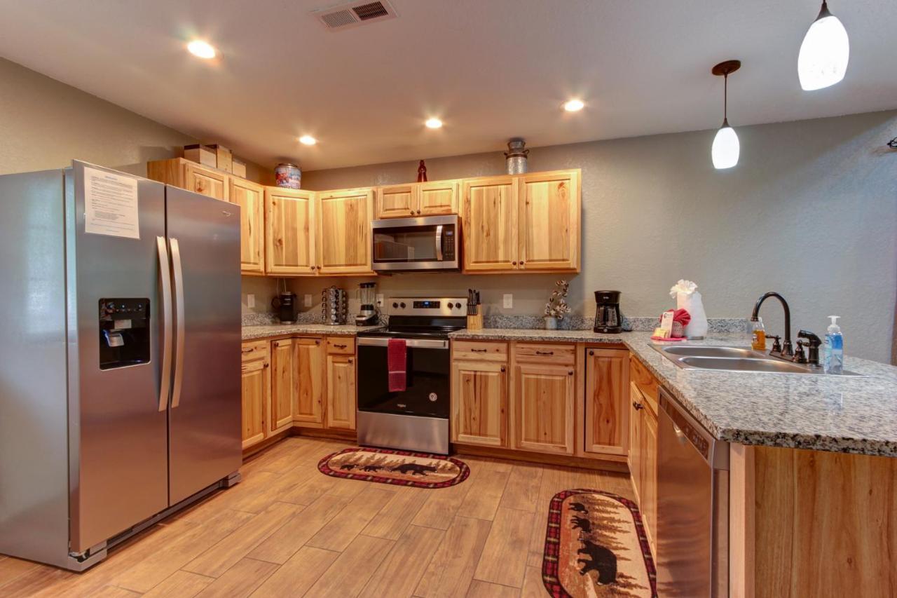 3 Master Bedrooms - Sleeps 10 - Location - Game Room - Hot Tub Pigeon Forge Exterior foto