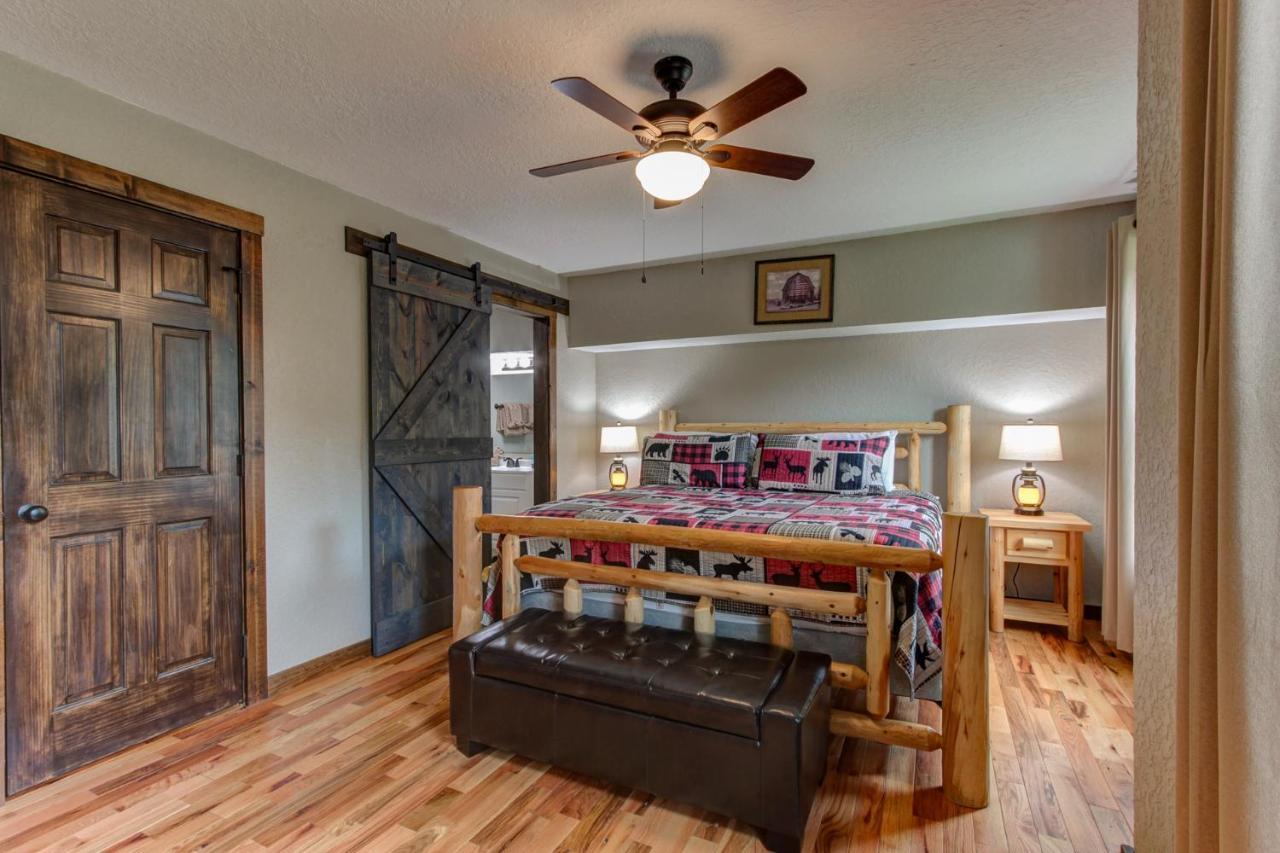 3 Master Bedrooms - Sleeps 10 - Location - Game Room - Hot Tub Pigeon Forge Exterior foto