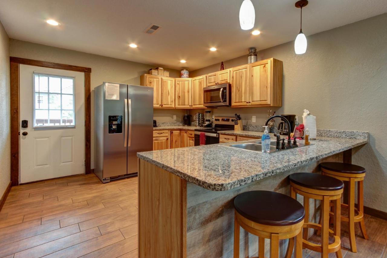 3 Master Bedrooms - Sleeps 10 - Location - Game Room - Hot Tub Pigeon Forge Exterior foto
