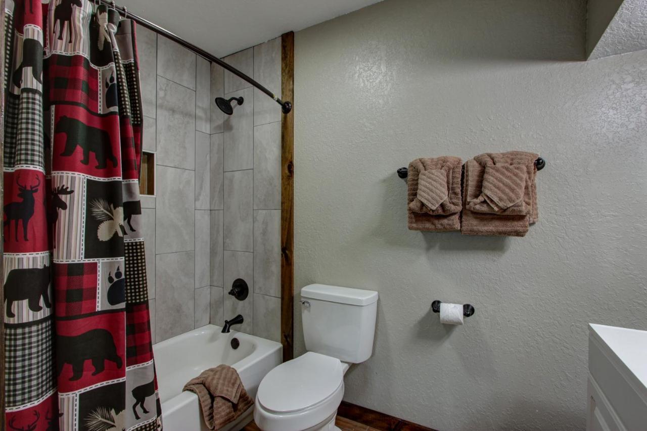 3 Master Bedrooms - Sleeps 10 - Location - Game Room - Hot Tub Pigeon Forge Exterior foto